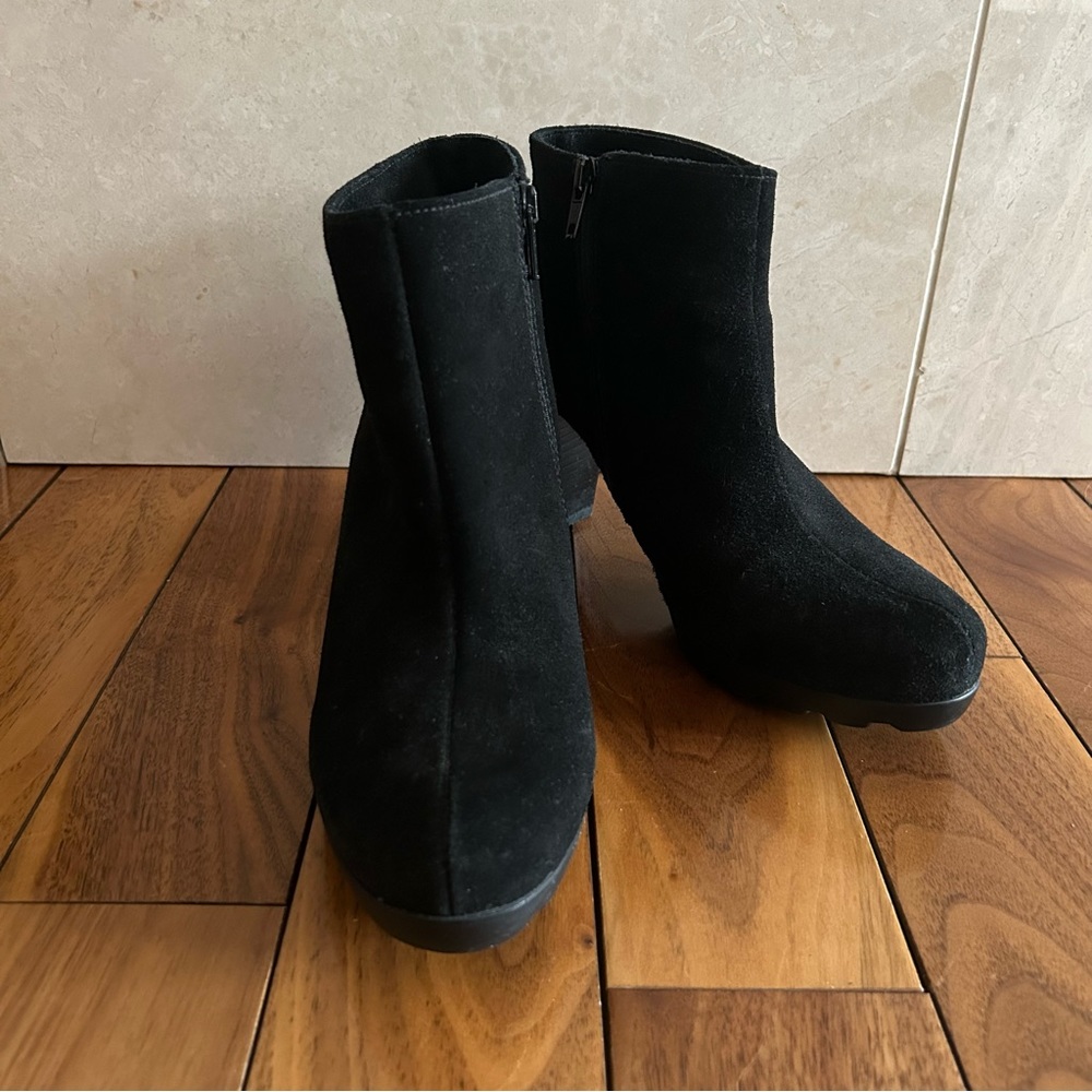 La Canadienne Black Weatherproof Suede Kitten/Ankle Boots Size 7